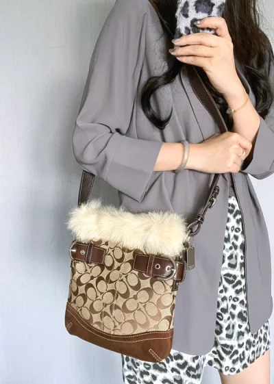 嘻嘻买到了三只包包一只中古表，都非常满意！！挖煤姬合单发货都很快，包装也特别好，东西没有损伤！非常开心，下次还来！