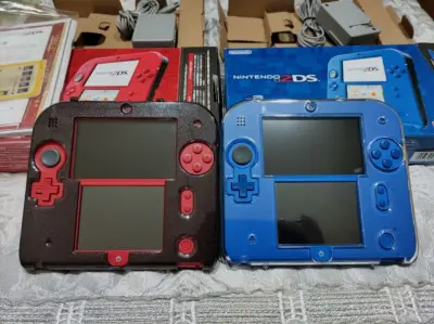 这次邮回来了两个箱说全的3ds，一个ndsi加一个ndsi双层壳子和一个电子积木相框，电子积木相框可能电池太老了，没办法存电，只能连着电线才有图片，里面有很多卖家拍摄的猫咪照片，很可爱，跟我买这个产品的意图相同。2ds，ndsi，以及ndsi的壳子整体都很不错。到手...