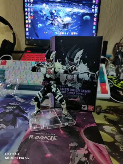 东西很不错，与店家描述内容一致。虽然有点氧化，但是整体效果与可动表现都是正常shf系列水平的标准，可还原一系列经典动作造型