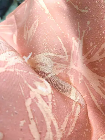 第一次全程自助海淘，app的使用流程很简洁，容易上手，费用也相对划算。三件宝贝都和描述差不多，最喜欢的是袋带，引箔的状态非常好，又好看又划算。物流也很快，根据大家分享的经验填的面单没有被税，总之比在国内购买要划算很多！