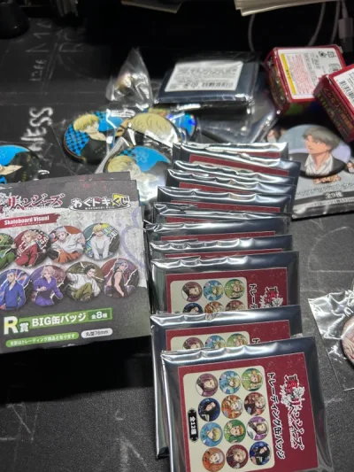 第一次用ep还以为会被税呢，很幸运没有！！超级好，买了好多吧唧，还有原袋就很开心！速度是真的快，合单到货只要两星期。