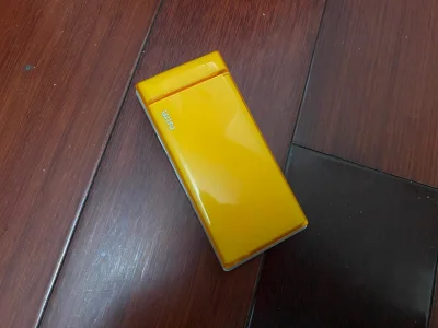 这是我第十六次用挖煤姬海淘日本的东西，买了一些老的日本手机啥的，还有索尼爱立信这个当时的拍照旗舰，拥有三倍光学变焦