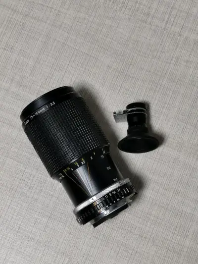 这次买到一支尼康的75-150mm F3.5变焦镜头，这是1970年代末的变焦镜头，分量很轻但画质不差。
另外又淘到一个DG-2取景器放大镜，属于捡漏了，真开心。
不知不觉已经在挖煤姬上买了好多宝贝了，这真是一个宝藏APP。