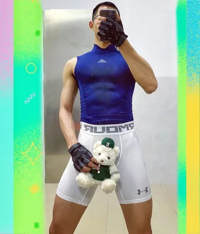 1.买了啥
一是白色SBB型号的棒球长筒袜，特色是精致的刺绣logo～
二是五分白色紧身裤，特色是黑白拼色宽粗腰，裆部&amp;大腿内侧为网面透气设计～
三是3寸白色紧身裤，特色是帅气的Protect The House裤腰+光滑细腻带透面料，非常贴身舒适～
2.有...