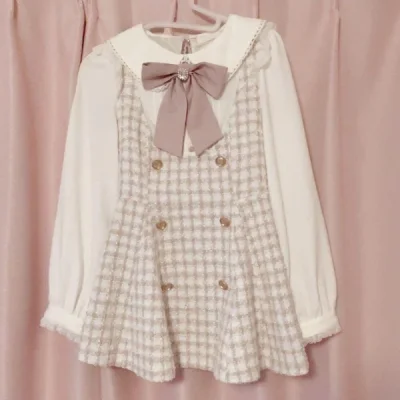 ems第三十八单，速度超快，五月份初就收到的。这次依然是购入了很多衣服，还尝试购买了包包，都安全过关了！还额外收到了樱花妹的小卡片就很棒~下一单想尝试海运了，已经在路上了～