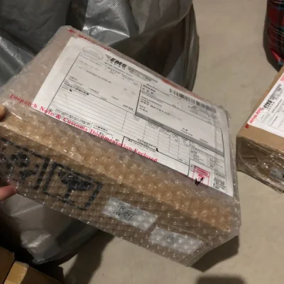 顺利到手，非常快。在五一假期前派送到了，东西很新，感觉海淘到宝贝了。不过价格也挺贵的，真是一分钱一分货。虽然没有特别的喜悦，但是人挖煤姬提供的购买体验非常棒！