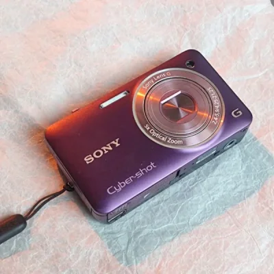我喜欢的ccd到啦～是在挖煤姬app上买的，是紫色的索尼！！超级mini可爱，出片也超级绝，谢谢挖煤姬平台能让我淘到那么好的相机
