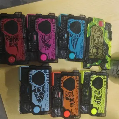 早就收到了，才拍了照。选择的海运，速度其实很快，20多天。到的时候每个物品都被单独包装了泡沫膜，拆了很久，所以物品都很完好。也没有被税。棒棒哒！