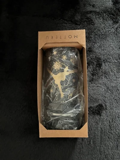 又复数一个保温杯，官网上没抢到。据说绝版了，希望以后还能再发行。赶紧煤炉上抢一个备用 卖家保存的质量还行～～搭配的钥匙扣也很好，正好可以换着用～