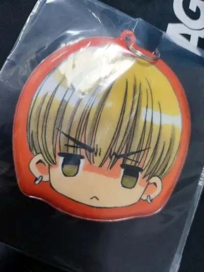 这一单收的是青山陆的五专单封和立牌，yhm包的真的很结实，单封也没有瑕，和两个随手买但是很可爱的嗨喽挂件！q版漫画超可爱的！是五一前就已经发货了的竹蜻蜓，没有受五一休假影响，假期中就收到了，这一单量比较少，填充也很足够，好评！