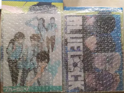 很久没有用过挖煤姬的竹蜻蜓了，合单审核速度很快，揽收到收到一共花了4天。
买的亚克力板和玩偶都完好无损的收到了
之后有合适的谷子还是会考虑走竹蜻蜓。