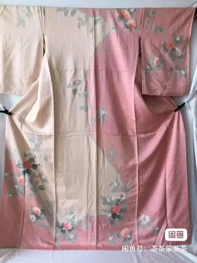 这已经是第三或者四个包裹了！包装服务依旧很不错！果然还是煤炉姬靠谱 商家图和实物图基本一致色差不大，实物更加漂亮！再次爱上在煤炉姬买堆物！666