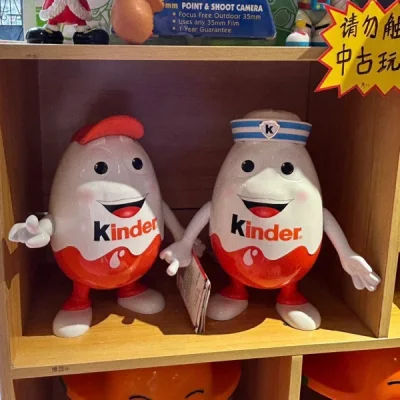 很少见的奇趣蛋是海军造型的，我自己也收了两个是小红帽和飞行员的奇趣蛋，这次加上海军的也是凑齐了kinder的经典系列啦