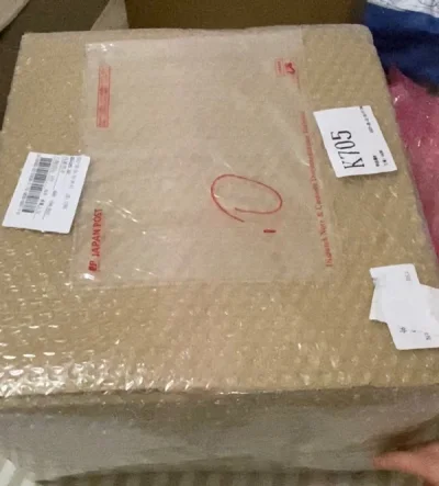 加购了包装加固，泡泡纸把箱子包的很好，超大一只无从下手TvT。内部也有泡泡袋包裹，很安心。发货速度也不错