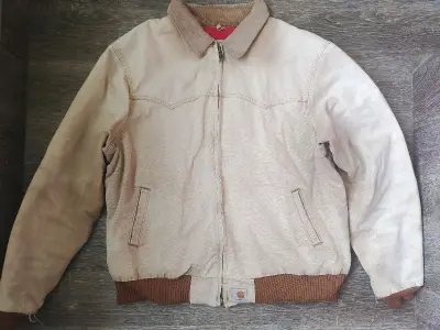 这次从挖煤姬淘到的vintagecarhartt的夹克非常喜欢，褪色完美，然后价格也相比在国内便宜很多，物流也是特别的方便，非常幸运的是这次海关也没收我税，这么便宜的价格买到这样的夹克可以说非常不错了，总而言之是一个非常不错的购物平台。