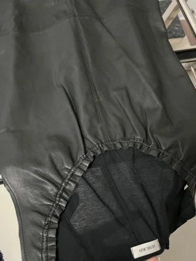 话说之前觉得78单就不少了，直到后来看见有晒第二十几单的姐妹就突然觉得，我这简直是不值一提哈哈，但出于公平公正公开的给大家分享的原则，还是要说一说的，这次是三件衣服，终于不是包了是不是！！！也别想太多，包已经进关了，马上也到了哦。

这回的三件衣服都是轻轻薄薄的，绝...