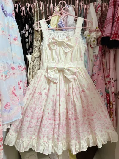 这个月在挖煤姬买了好多好多，依旧是包装超好，物品没有任何损伤，这个包包是手作的超级可爱呀！到手也没有压扁之类的，直邮超快！太爱啦！