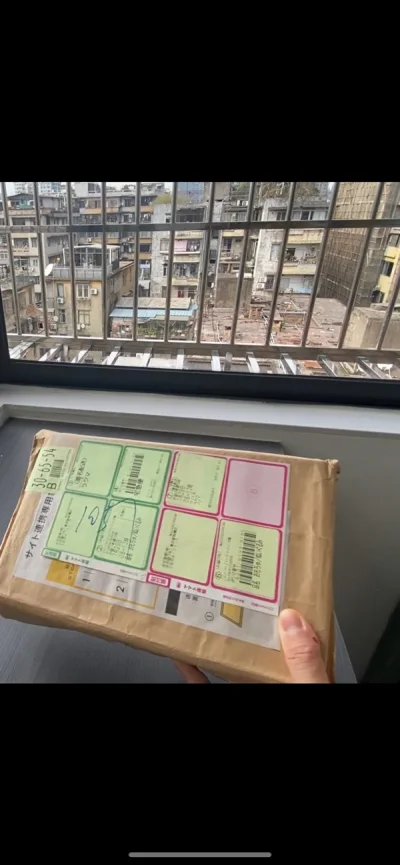 这款是都怪自己没有仔细对比好商品说明，导致没有了解好是有各种的涂装痕迹！而且卖家也特地没有拍出照片，直接一句带过，只能说下次要带好眼镜，做好翻译！
快递的包装和运输的速度都没有问题，app的问题基本没有太大问题！