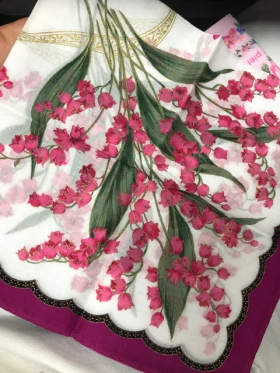 第一次海淘，挑选了好几款喜欢的手帕，物流比想象中的要快更多，包装都很完好，没有任何破损，非常满意的购物体验！