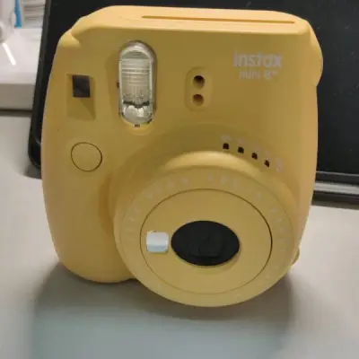 很好，很喜欢这个黄色的拍立得，也拍出了好看的照片！很满意的一次海淘经历，物流真的超级快，而且挖煤姬的客服态度也都很不错，回复很迅速！喜欢！