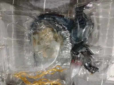 第n次在挖煤姬买东西了，包装是一如既往的好。太空哥斯拉作为哥总三大敌役之一，shm做的还是非常传神的，配上重力光线与地台帅呆了，所以在国内也很难蹲到?很满意的一次海淘购物，体验感满满