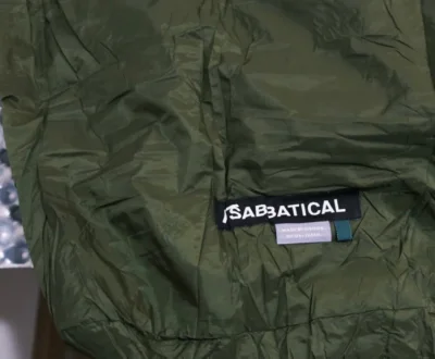 睡袋质量非常好，发货也很快这质量真是太意外了，实物美美哒，触感很好，很推荐哦~快递很快！满意，很轻，出去徒步的良品，之前买了700，现在不能用了，太热，450刚好