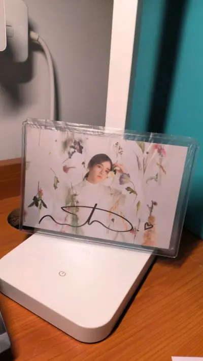 走的是日本EMS、正好五一旅完游就收到了。
虽然只有一张明信片，但是包装的很用心，一点也没有损坏，很开心。

ありがとう?