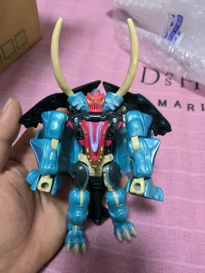 今天收到超能勇士模型玩具，象鲸勇士，这个稀有度相当高，本人很喜欢的模型之一，灭世三魔仆之一，希望能收齐其余两个，哈哈，挖煤姬yyds