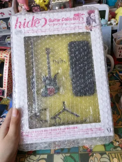 第6次买的也收到了，已经过去好久了，追评一下，刚开始看到盒子比较大，还以为是别人的，包装依旧很好，很多泡沫纸，我的谷子有些老化，掉了好多漆呜呜呜呜，买的琴模型还有两个yoshikitty的包，箱子特别大，买的最重的一次，侥幸没被查，等了24天左右，喜欢喜欢。