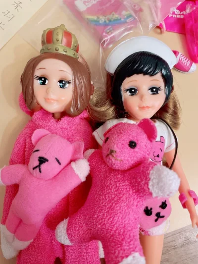 时隔一个月收到，在这里看到好多都喜欢根本停不下来！能淘到自己喜欢的玩具真的太幸福了。一个比较大的箱子装的满满的，很幸运的是这次没有被税。感觉会继续淘淘淘～太有乐趣了。
尽量的去拍了竞拍没有那么难的，有时候真的觉得自己喜欢的价格合适很重要。