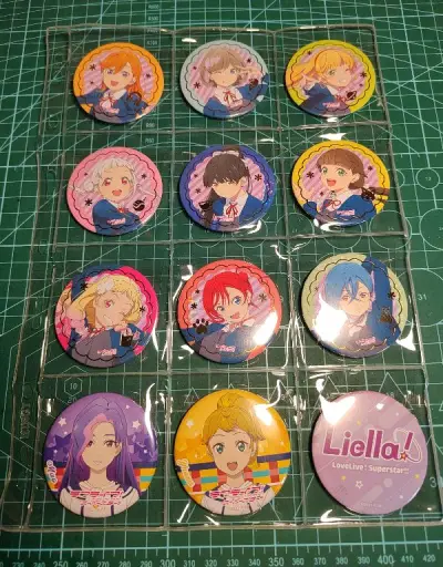 在挖煤姬上购买我很喜欢的吧唧，整体感觉yyds!!!!
客服每天在线时间很长很长，而且超级耐心，超级可爱，超级认真地回答我的问题。在购买方面，到手超级快，包装扎实，很给力，我从下单到拿到手只花了一周，而且整体算下来价格比国内实惠很多，真的很喜欢挖煤姬这个平台，今...