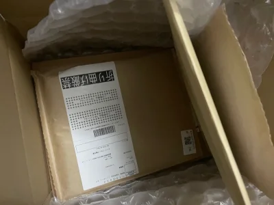 这次快递送的好快呀，没几天就收到了！包装还是很给力的，非常合适的盒子，海报也都有原壳包着，很安全，全都安全收到！