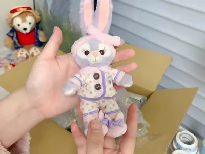 这几只拍到真的很激动！迪士尼的大绝版，四大金刚露露和圣诞毛衣达菲，都是贵贵款，能买到这种全新无牌状态的真的很难得！挖煤姬 你是我的神！