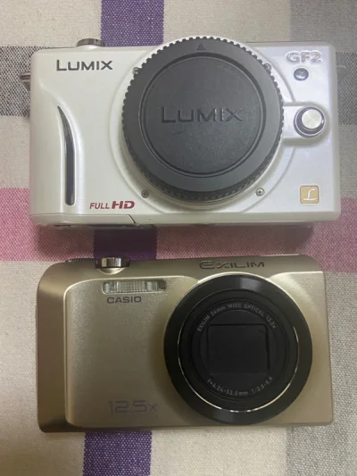 这单和上一单前后脚到的，谁懂啊，一次全拿到了的感觉太棒了，这次是卡西欧的小长焦ccd和松下GF2,成色都还不错，为什么这么迟发购物体验是我拿到先体验了两天，非常不错哈哈哈，配件都很齐全，颜值都超级高，配上我在路上的镜头非常适合把玩。购物体验不错哦