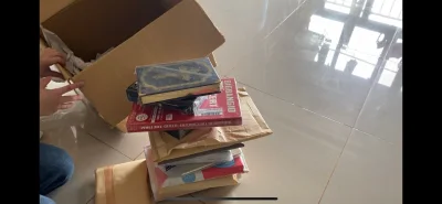 一整箱，10kg这次走的海运！大概20天就到了，很快！起初只是想买一点，结果看中的越来越多，太爱了，bigbang！是回忆！
包装的很好哩，一口气收了很多很多我爱的专辑
挖煤姬下单也很快！服务很不错。已经买了很多次了、希望以后可以越来越好！如果一次可以免费合单更多就...