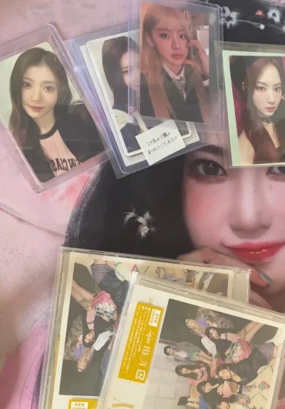 第三次在挖煤姬切卡 速度还是一如既往的快就是这次运气不好别税了? 但服务真的很好每个信封上都有对应的单号 以及感谢?妹给我的卡都套了卡套?