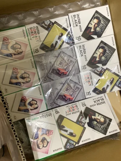 第一次使用挖煤姬 不是很懂 但是总的来说还是非常愉快的 这个相纸比国内便宜好多 而且日期都好新鲜 全是25年的  选的海运 比想象中的要快好多好多 期待与挖煤姬的下次合作