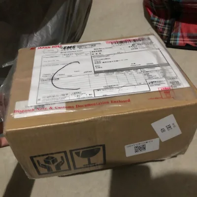 看看包装的多好啊，板板正正的。遥想21年的时候，我还经常评论包装箱太软，到手经常是压变形了。22年跟23年，真是改进很大。继续保持，加油?！
挖煤姬，大爱