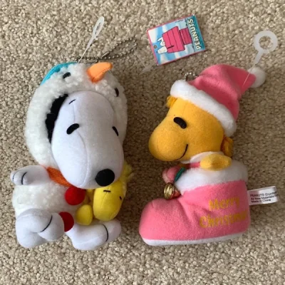 挖煤姬玩具涵盖的品牌和种类挺多的 别只盯着kitty毛绒挂件了 看看塑料玩具或者别的品牌的也行啊 也有很多好看的！