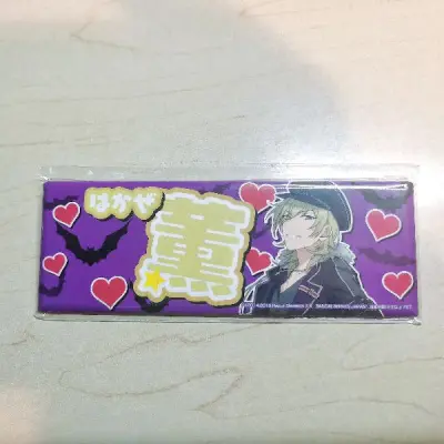 发货超快，因为不需要合单，ems直邮从提交到收到只用了4天，速度真的很惊人，切到了快乐时尚小挂件吧唧纸片set，拆开的时候感觉像是在家扫街