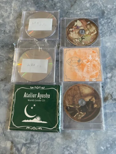 这单寄了十几张cd，头一回被海关要求申报，可能是因为太便宜了吧。箱子寄过来有撞角，不过里面的东西没问题，就是打包的时候能不能把樱花妹的信封袋也拆了。