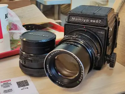 先是基本信息：
这次购入的是镜头sekor c 250 4.5
以及少女歌剧starlight 99组的5-7th单曲

这次发生了小插曲，那就是填报信息只填了相机的，于是被海关要求补充信息了，还花了补报费，而且被税了，有点心痛（呜呜呜）

相机部分：
用料实在，分...