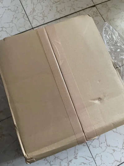 因为挖煤姬和乐天的购物活动，果断下单，价格相对优惠。购买的小礼盒和堆积在仓库里的散卡正好合单一起发货，合单发货到最终送达一共3周时间，还算可以。合单箱子的选取稍微有点大，好在里面东西保护到位，没有损伤。很满意的一次购物体验。