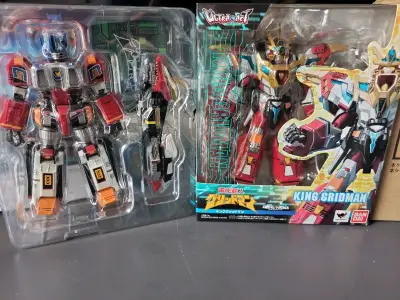 电光超人古利特
王者古利特  古德赛诺
购入平台日拍，一共差不多接近10张吧还好没什么人争，相比较于?上面的价格我觉得还是物超所值的 ，2盒都是全新未开封运输盒也在（这世界上又少了两盒?）gsc确实是太贵了喜欢特摄版造型的还是冲act吧，祝喜欢的朋友们早日收物
任意...