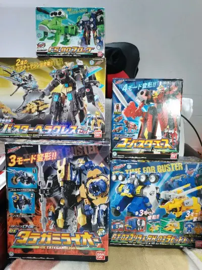         这次买的超级战队玩具成色真的巨好，卖家描述十分真实，价格更是捡漏价，比在国内买的不知道便宜多少，爱死日拍，爱死挖煤姬了！