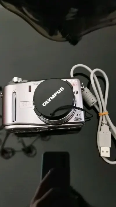 有台有漏液情况，只能说买相机有风险吧，其余的都挺好的！包装都还不错，而且奥林巴斯居然送了xd卡，非常领我惊喜，开心开心开心，赚了