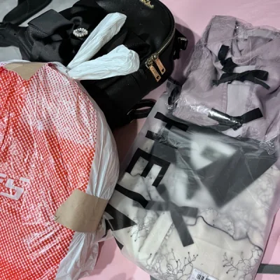 东西一如既往地好，物流箱包装很厚实，加上樱花妹的内层包装完全不用担心！通过切煤炉，很多稀有的衣物都切到了！东西收到后都很完美～总之是一次非常不错的购物体验