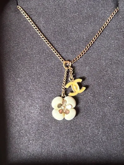 淘到很喜欢的香奈儿项链，非常美丽。还有古驰稀有的单肩老花包。非常喜欢！已经使用过很多次啦，都平安抵达我的手中。东西也都是正品，包装也非常仔细，很值。下次还会再用的！