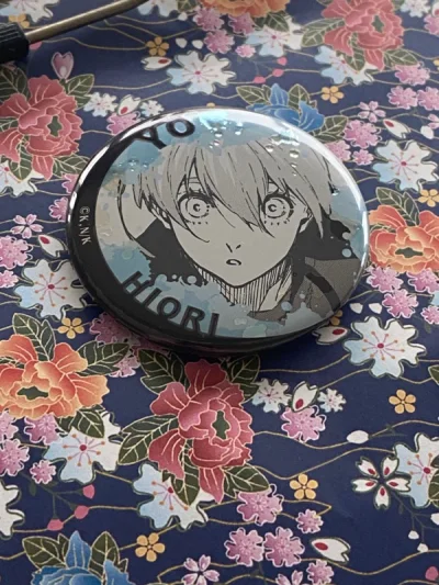 这次头铁切一个梦情 浮雕吧唧真的很好看 不枉我等这么久 到手的时候差不多六天左右 速度相当的快 买家也打包的非常的严实 很棒！期待下次购物