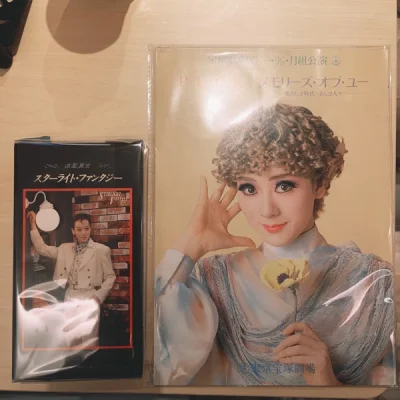 收到包裹的时候，箱子完好无损，里面还包裹了泡泡纸，所有东西都完好的摆在里面，收到时心情非常喜悦～买到好价的场刊，凉爷和豆腐的照片也太好看了吧～因为是第三次直接选择最快的EMS，到的一次比一次快，非常感谢挖煤姬带来优质的海购体验。